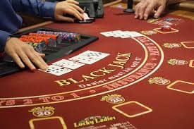 Membaca bonus mingguan dari ponsel Indonesia